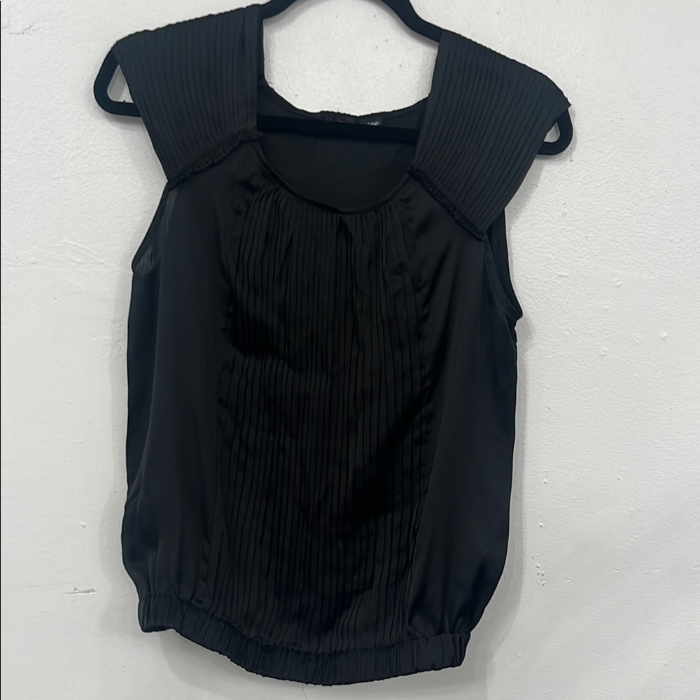 Black Sleeveless Sailor Collar Pleated Blouse